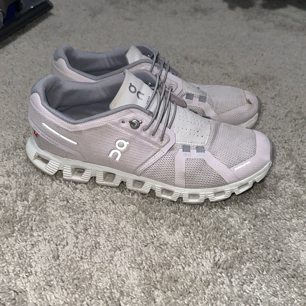 Women’s on cloud 5 lilac frost size 8.5